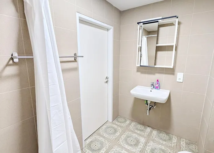 Elegant In Prime Location Steps From Danube & Prater