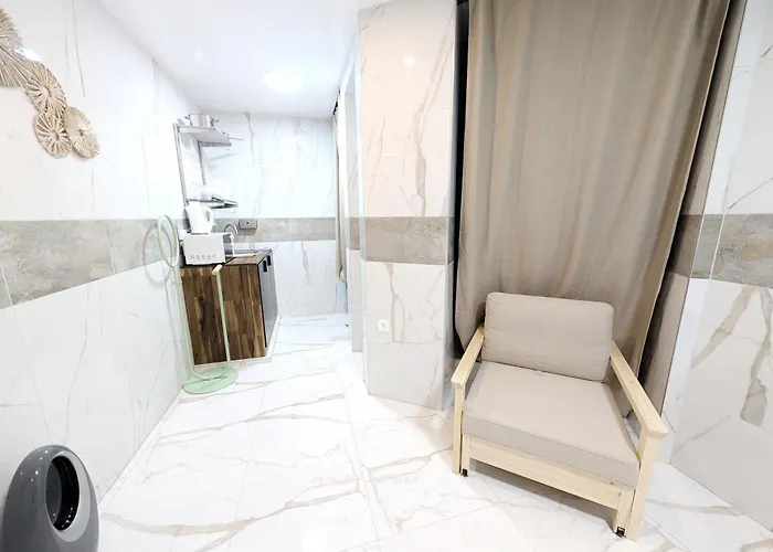 Elegant In Prime Location Steps From Danube & Prater