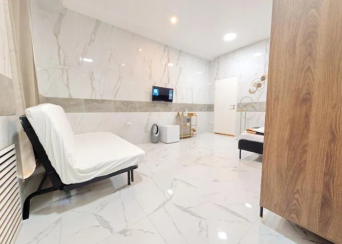 Elegant In Prime Location Steps From Danube & Prater *