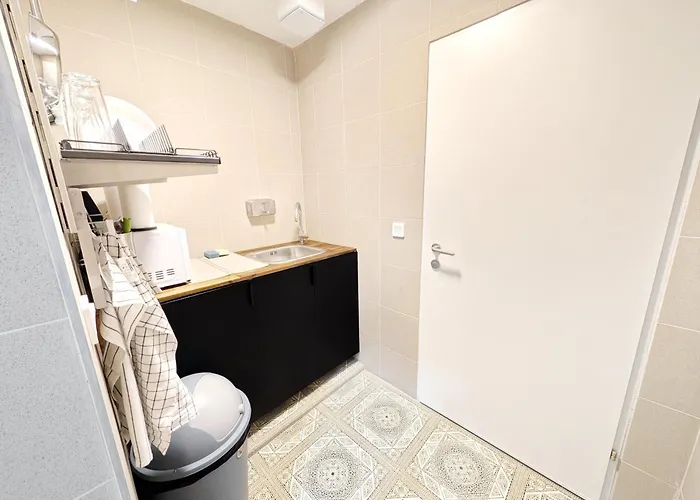 Elegant In Prime Location Steps From Danube & Prater