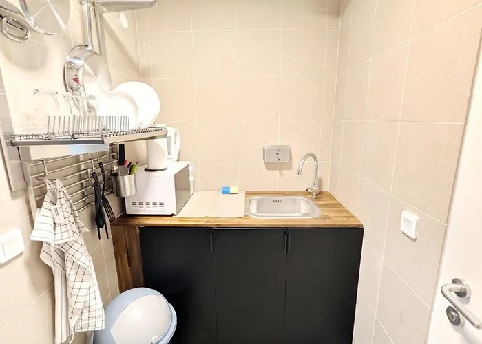 Elegant In Prime Location Steps From Danube & Prater Apartmán