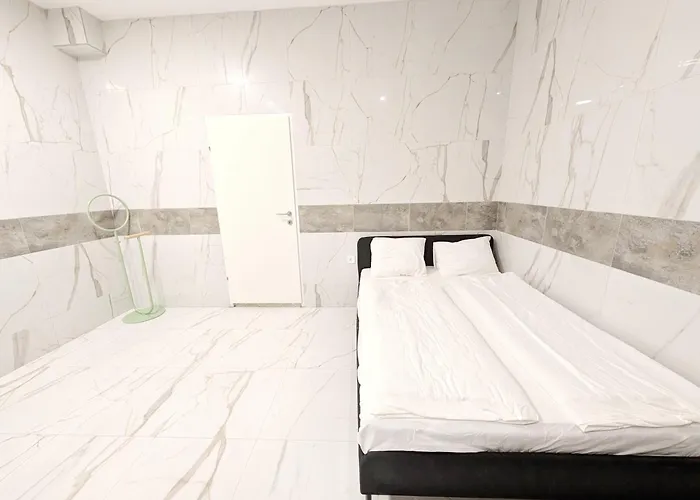 Elegant In Prime Location Steps From Danube & Prater Apartmán