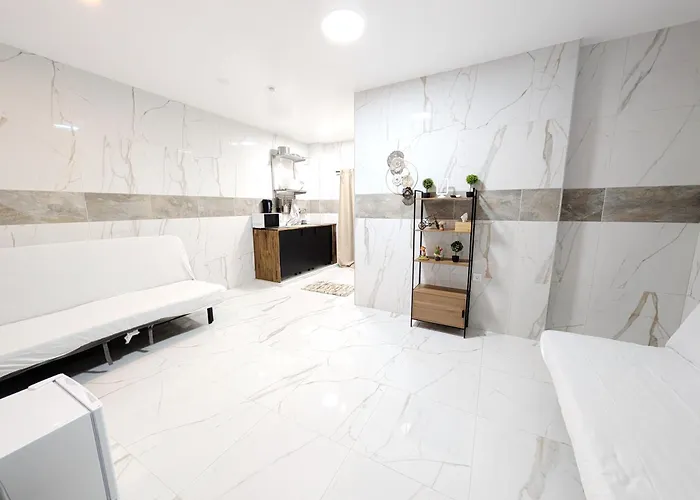 Elegant In Prime Location Steps From Danube & Prater